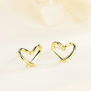 Orecchini a Perno Minimalisti a Forma di Cuore, Gioielli Eleganti e alla Moda per Donne, Uso Quotidiano, Stile Moderno - Product Image 2