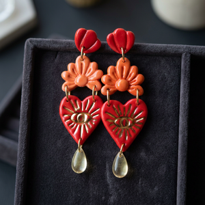 Boucles d'oreilles pendantes bohèmes en forme de cœur rouge avec breloque œil et goutte d'eau pour femme - Product Image 2