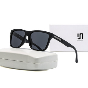 Lunettes de soleil polarisées pour hommes Olusha, monture noire en PC, protection UV400, type 3 verres, style sport et conduite - Product Image 1