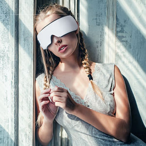 Masajeador de ojos remoto de rodillo inalámbrico profesional Masajeador de ojos inteligente eléctrico - Product Image 6