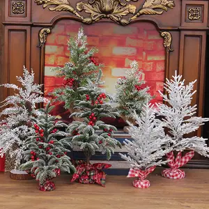 नए विचार घर की सजावट के लिए कृत्रिम क्रिसमस ट्री प्लास्टिक मिनी ट्री स्नोफ्लेक पाइन कोन के साथ लाल फल क्रिसमस आभूषण