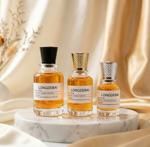 Botella de Perfume de Vidrio Transparente Ecológica de 30ml 50ml 100ml con Diseño de Cierre Mate Personalizado para Empaque de Caja de Lujo - Product Image 2