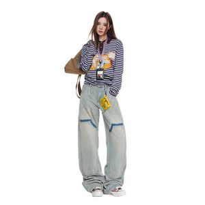 Pantalon droit délavé effet vieilli avec patchs de la marque American Trendy, versions homme et femme en denim bleu clair - Product Image 6