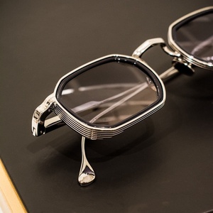 Lunettes de soleil rétro LMA personnalisées, monture argentée, verres carrés dégradés HD antireflet, pour hommes et femmes, en métal de haute qualité, collection 2024 - Product Image 1