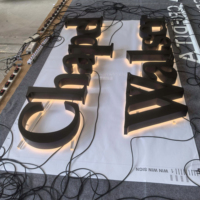 Letras Iluminadas con Halo de Acero Inoxidable Negro Mate Pintadas con Spray LED de 75 mm de Grosor, Letrero Personalizado para Interiores de Fábrica con Alta Tasa de Elogios