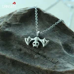 Ciondolo a Forma di Pipistrello per Donne, Piccola Collana con Animale di Halloween, Gioiello a Forma di Pipistrello, Grazioso Amuleto Spettrale, Dolce Regalo per Lei - Product Image 3
