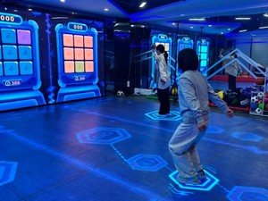 Trò chơi nhóm, trò chơi tương tác dẫn đầu, tương tác trên tường và sàn, thể thao vui nhộn, trận chiến lưới, trò chơi bóng - Product Image 3