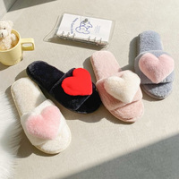 Chaussons d'intérieur en peluche en forme de cœur avec logo personnalisé pour femmes, semelle antidérapante en PVC, chauds pour l'hiver, pour la maison et les loisirs