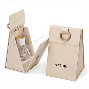 Caja de Regalo Magnética Triangular de Cartón Rígido para Perfume, Impresa a Color Personalizada - Product Image 1