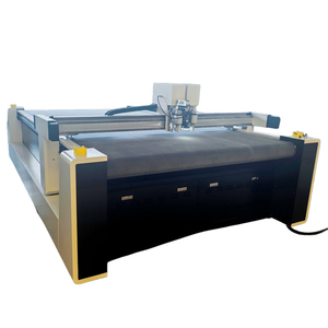 Machine de découpe automatique à couteau oscillant de haute précision contrôlée par PLC pour panneaux isolants flexibles en XPS/PU - Product Image 3