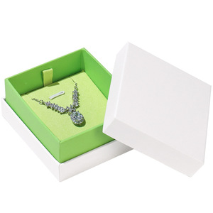 Bán buôn màu xanh lá cây các tông đồ trang sức Hộp bao bì biểu tượng tùy chỉnh UV lợi thế lá dập nổi Matt Cán Vàng hiển thị - Product Image 1