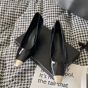 Zapatos de tacón alto de cuero negro brillante con punteras metálicas, tacones puntiagudos y delgados, estilo femenino, punta poco profunda, zapatos individuales para mujer. - Product Image 4