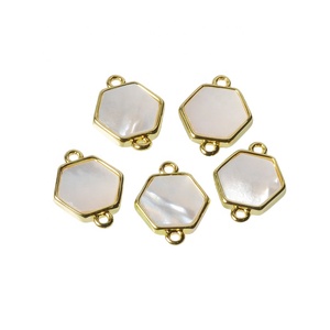 Borde chapado en oro geometría hexagonal cuadrado redondo forma <span class=keywords><strong>de</strong></span> triángulo <span class=keywords><strong>de</strong></span> BrassPendant encantos para <span class=keywords><strong>la</strong></span> fabricación <span class=keywords><strong>de</strong></span> <span class=keywords><strong>la</strong></span> joyería - Product Image 2