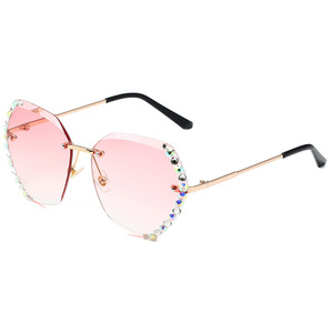 2021 Gafas de sol cuadradas de gran tamaño para mujer con <span class=keywords><strong>lentes</strong></span> UV400 Gafas de <span class=keywords><strong>marca</strong></span> de diseñador famoso Gafas de sol con marco de metal - Product Image 2