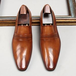 Nouvelles Chaussures Homme en Cuir Véritable Imperméables Légères à Bout Pointu Style Anglais Grande Taille Gravées pour Bureau et Carrière Automne à Enfiler - Product Image 3