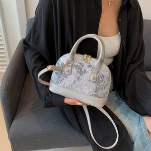 حقائب يد نسائية فاخرة بتصميم فريد على شكل صدفة لعام 2027، ماركة مشهورة للسيدات - Product Image 2