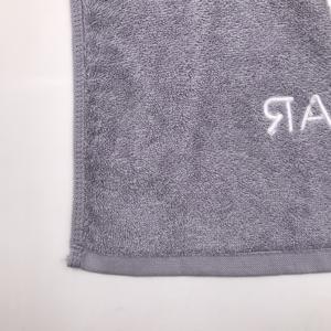 Toalla de Microfibra de Secado Rápido para Gimnasio con Logo Bordado Personalizado - Product Image 2