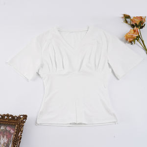 Haut élégant blanc à col en V et manches courtes pour femme avec smocké au dos et fente avant, idéal pour le bureau et les tenues décontractées 2026 - Product Image 6