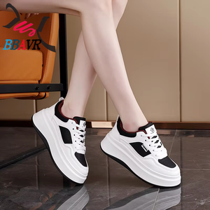 Nouvelles Chaussures Blanches Femme Printemps 2025 – Baskets Populaires à Semelle Épaisse, Haut de Gamme, Tendance Décontractée, Tige en PU Artificiel, Lacets Avant, Plastique - Product Image 2