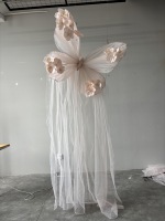 Décoration de mariage suspendue en tulle, papillons artificiels, installation artistique de plafond, ornement de toile de fond pour événements et scènes