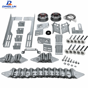 Kit complet <span class=keywords><strong>de</strong></span> quincaillerie pour <span class=keywords><strong>porte</strong></span> <span class=keywords><strong>de</strong></span> <span class=keywords><strong>garage</strong></span> <span class=keywords><strong>sectionnelle</strong></span> avec charnières, roulettes, enrouleurs <span class=keywords><strong>de</strong></span> câbles, supports et câbles - Product Image 1