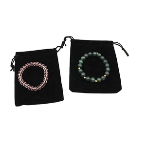Sac à bijoux en velours noir recyclable personnalisé avec fermeture à cordon pour bagues, colliers et montres - Petite taille - Product Image 1