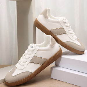 Logo personnalisé Faux daim cuir à lacets baskets pour femmes marche style décontracté chaussures de tennis - Product Image 4