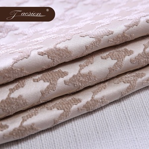 Tissu jacquard tissé 100 % polyester TengHui au mètre, style <span class=keywords><strong>dobby</strong></span> doux avec fonction mémoire pour doublures de canapé et utilisation en tente, en stock - Product Image 1