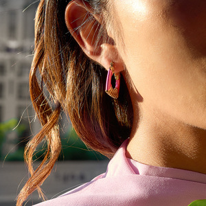 Boucles d'oreilles créoles en acier inoxydable, revêtement rose, design géométrique en forme de U, bijoux tendance - Product Image 3