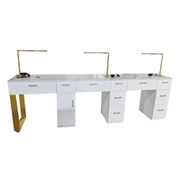 Table de manucure de luxe or et blanc, lampe de table pour salon de beauté, bureau de manucure triple, ensembles de tables et chaises de manucure personnalisés