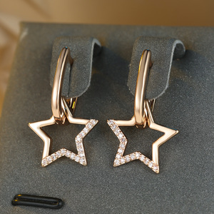 <span class=keywords><strong>Boucles</strong></span> <span class=keywords><strong>d</strong></span>'<span class=keywords><strong>oreilles</strong></span> <span class=keywords><strong>pendantes</strong></span> étoile micro-infusée hypoallergénique avec <span class=keywords><strong>boucles</strong></span> <span class=keywords><strong>d</strong></span>'<span class=keywords><strong>oreilles</strong></span> <span class=keywords><strong>pendantes</strong></span> à la mode en zircon pour les filles cadeau parfait - Product Image 4