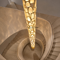 Lustre en verre tubulaire vertical haut de gamme, moderne et luxueux, doré texturé, décoratif, pour hôtel, villa, escalier.