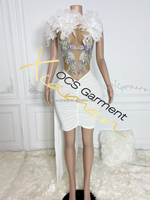 Ocstrade en stock – Nouvelle robe mini de soirée en velours blanc sans manches avec plumes et strass pour femme, idéale pour les anniversaires et les clubs, avec ourlet.