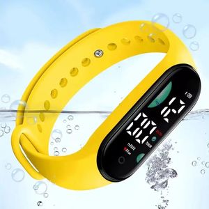 Reloj de Pulsera Electrónico NJC con Banda LED Táctil, Impermeable para Hombres y Niños, Reloj Digital LED de Fábrica - Product Image 4