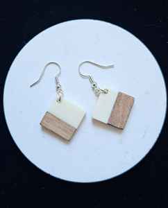 Pendientes Minimalistas de Resina y Madera, Joyería Hecha a Mano, Piezas Ligeras y Elegantes, Regalo Ideal para Mujeres, Adolescentes y Niñas - Product Image 2