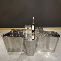 Table basse en acier inoxydable à grain de bois de luxe, surface miroir, forme irrégulière, design de souche, options de couleur or et argent pour salon