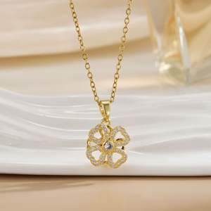 Collier tendance en acier inoxydable doré avec pendentif rotatif en forme de cœur et de papillon, collier pour femme, cadeau - Product Image 1