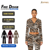 A&J OEM ODM Ensemble deux pièces en velours imprimé tigre pour femme avec logo personnalisé, veste courte à capuche zippée et pantalon évasé, fabricant MOQ50