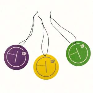 Désodorisants de voiture personnalisés avec logo imprimé promotionnel et parfum sur mesure - Product Image 1