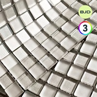Mosaïque de carreaux de verre BJD style européen Manhattan Light Tea Pearl 300x300mm, design de surface mixte, pour mur de fond d'espace commercial