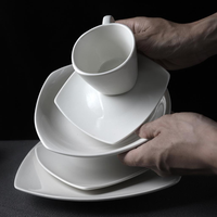 Set d'assiettes blanches pour cuisine, grès cérame design personnalisé turc, assiettes carrées en céramique pour restaurant et hôtel