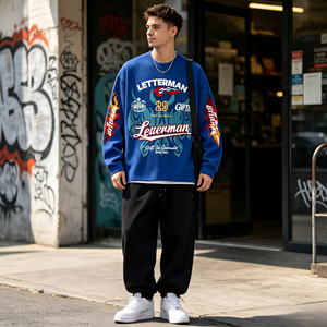 Pull-over col rond en maille gaufrée multi-graphe personnalisé avec logo entièrement personnalisé sur la manche, impression DTG, tissu doux et léger pour jeunes - Product Image 3