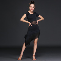 Robe de danse latine à gland noir avec coupe asymétrique rouge à manches courtes Sexy Ballroom Performance Wear à la mode Sexy Dancewear
