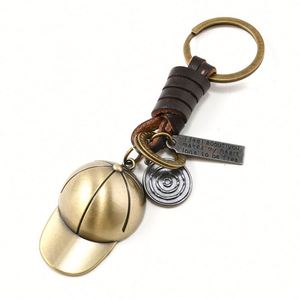Llavero Metálico Retro de Aleación de Cobre Antiguo con Diseño de Gorra de Béisbol, Regalo Creativo Popular para Hombres y Mujeres - Product Image 5