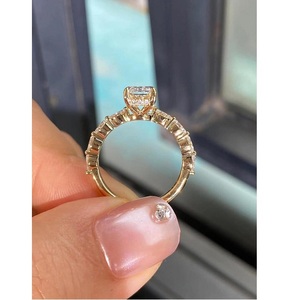 Anillo de Compromiso y Boda con Diamante Cultivado en Laboratorio, Corte Radiante de 3CT, Oro de 14K, Claridad VVS VS, Lujoso para Mujer, Certificado - Product Image 4