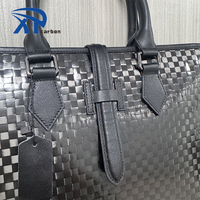 Haut de gamme personnalisé 14 pouces affaires en Fiber de carbone propagation porte-documents de remorquage sac souple en cuir mallette en Fiber de carbone pour hommes