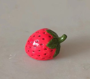 Maison de hamster personnalisée en forme de fraise grotte de nid mini <span class=keywords><strong>cabane</strong></span> peau de hamster en céramique en forme de fruit mignon - Product Image 3
