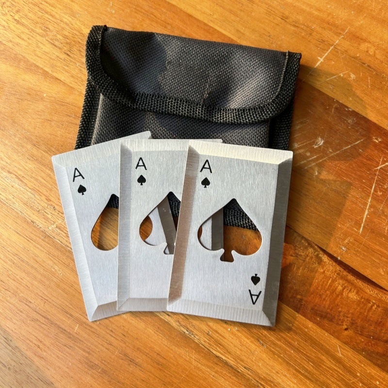 As de pique (3 pièces)