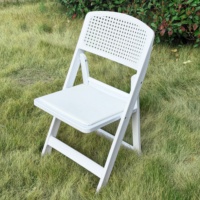 Chaise pliante en résine empilable multicolore avec dossier perforé et assise rembourrée pour événements, mariages, restaurants, fêtes, utilisation en extérieur et en intérieur