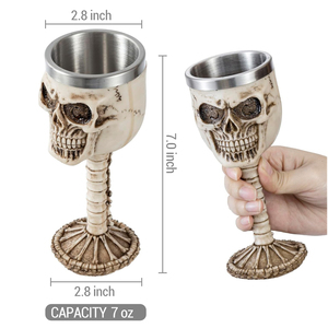 Copa de Vino Weivista de 7oz con Diseño Gótico de Calaveras y Huesos de Resina - Product Image 3